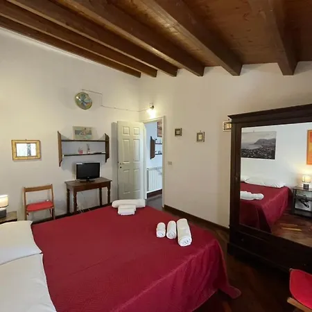House Quattro Canti